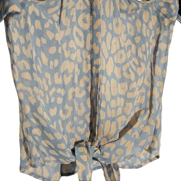 Boulee Womens blue animal Silk print cold shoulder blouse size 2 - Picture 4 of 9